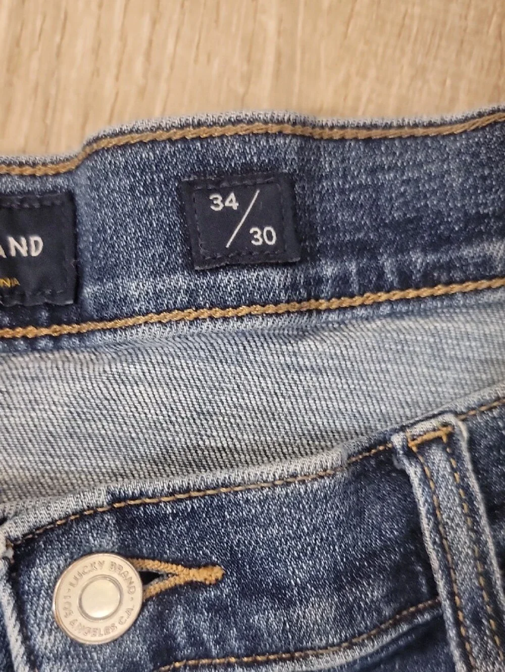Lucky Brand Men's Slim Straight Jeans  Blue Wash Size 34x30. 410 Authentic Slim.